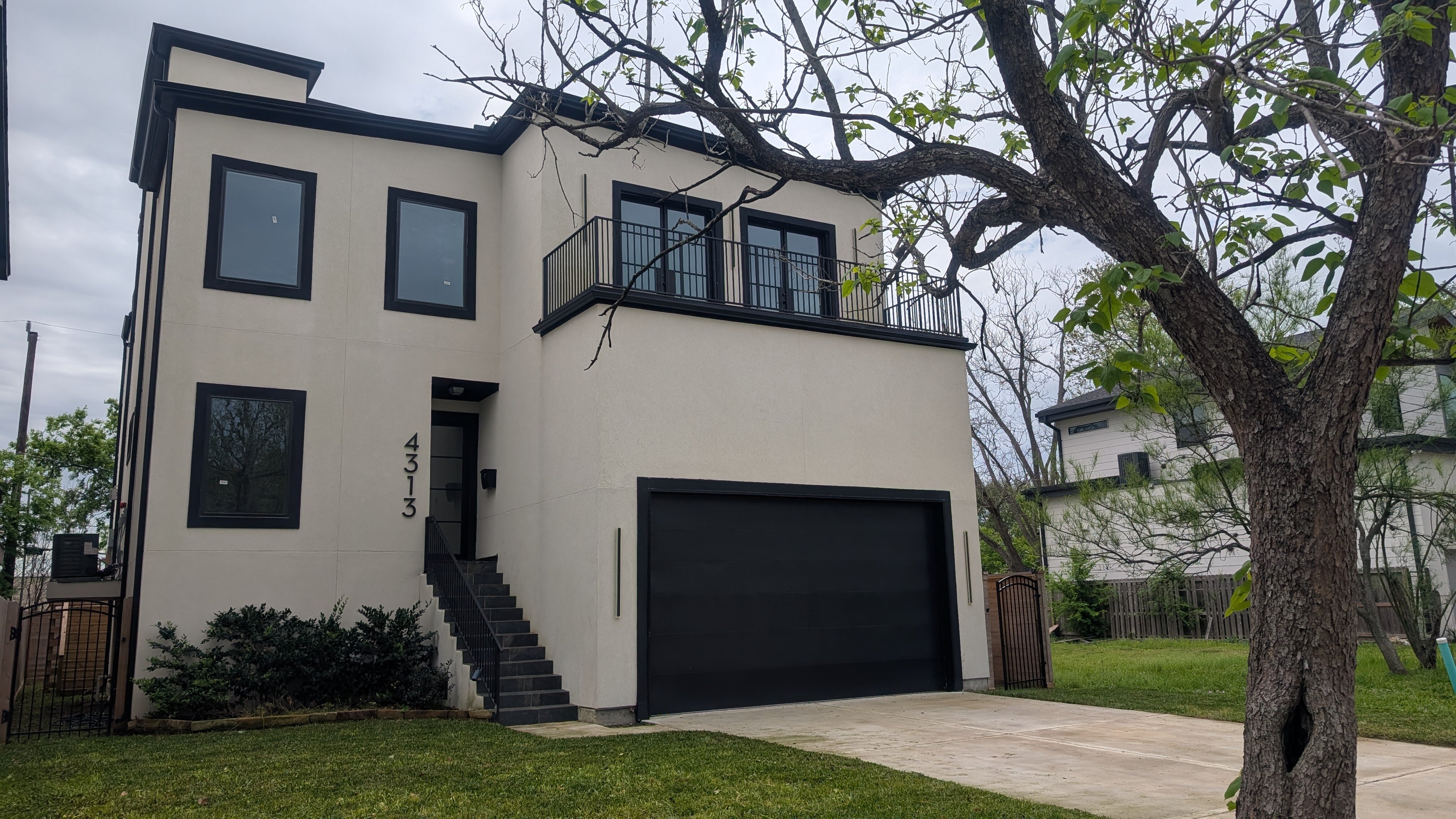 1300 McGowen Street, Houston, Texas 77004